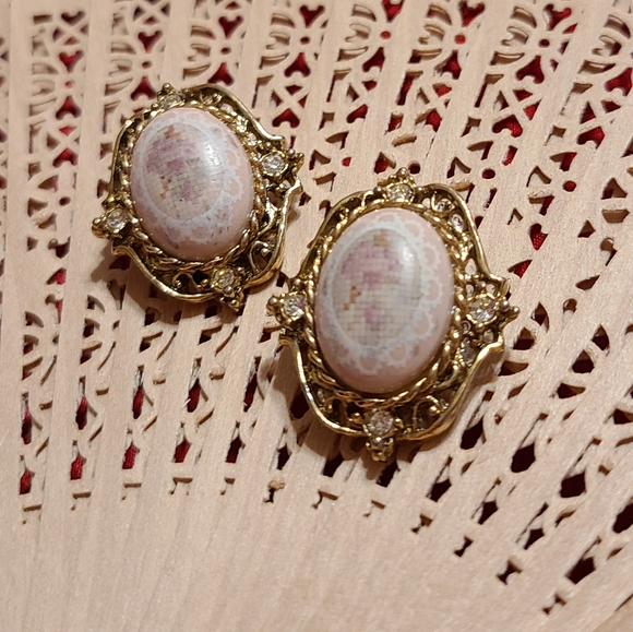 Vintage Jewelry - Clip on Earring very faded picture on these earrings